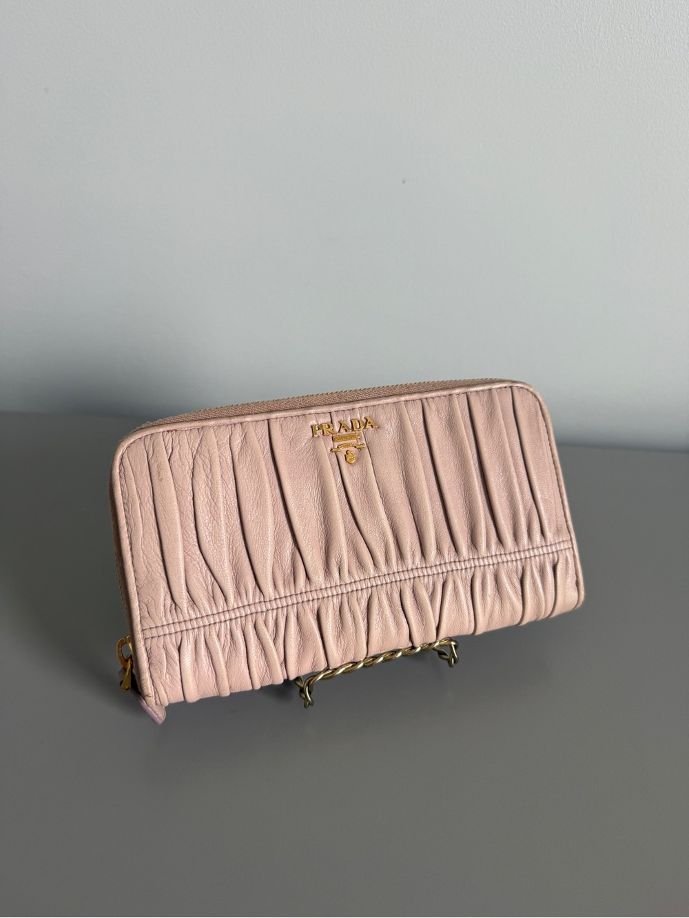 a Nappa Gaufré Leather Zip-Around Wallet – Beige/Blush Pink